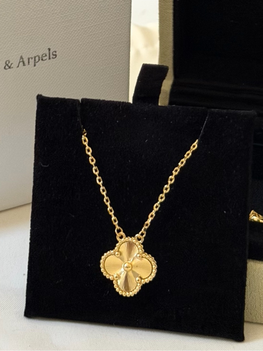 18 k Gold Plated Flower Motif Pendant Necklace